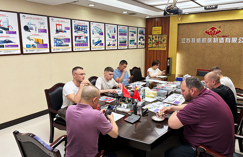 熱烈歡迎俄羅斯客戶蒞臨特威機床考察